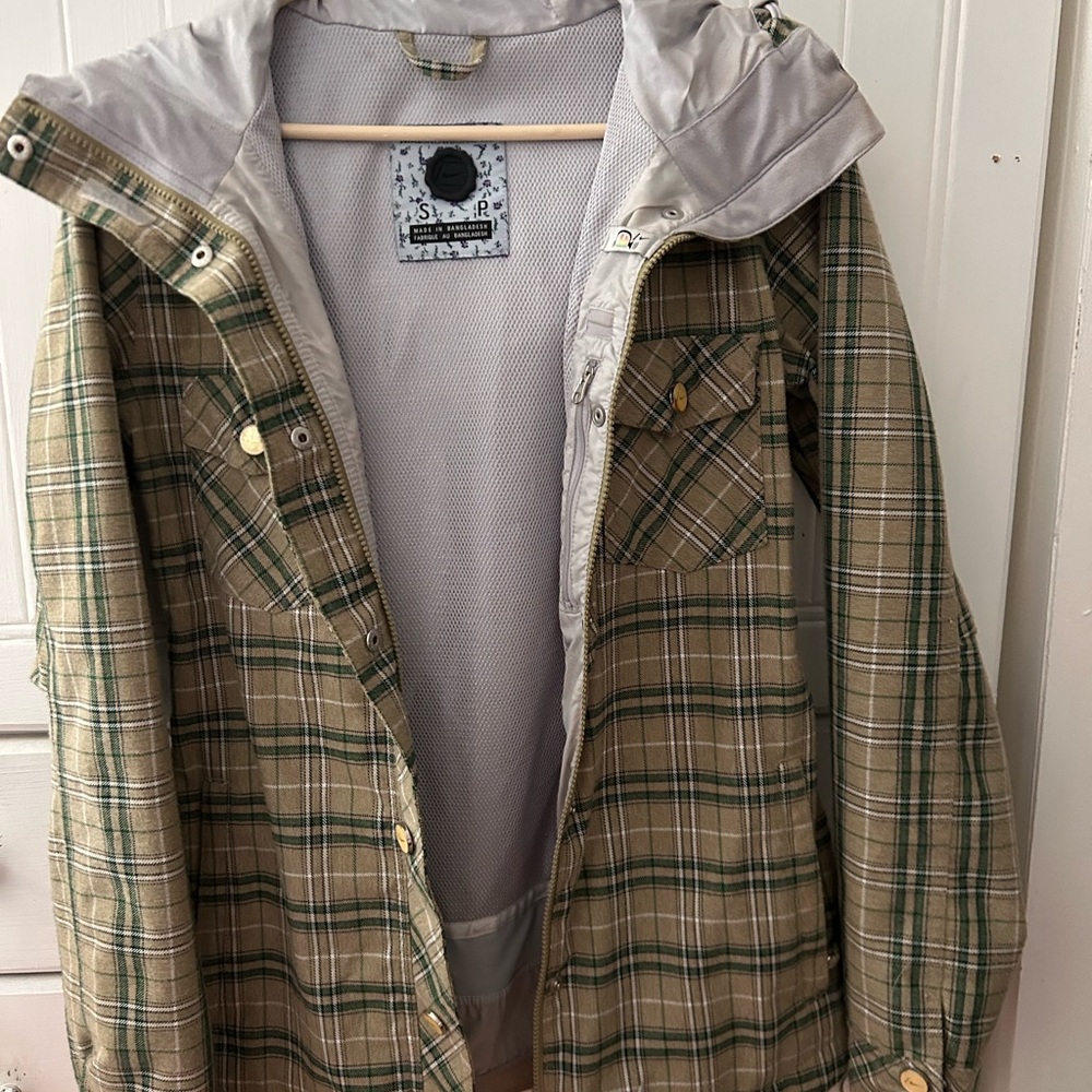 EUC NIKE SNOWBOARDING Plaid Hooded Jacket with Button/zipper closure, many pkts - Picture 4 of 10